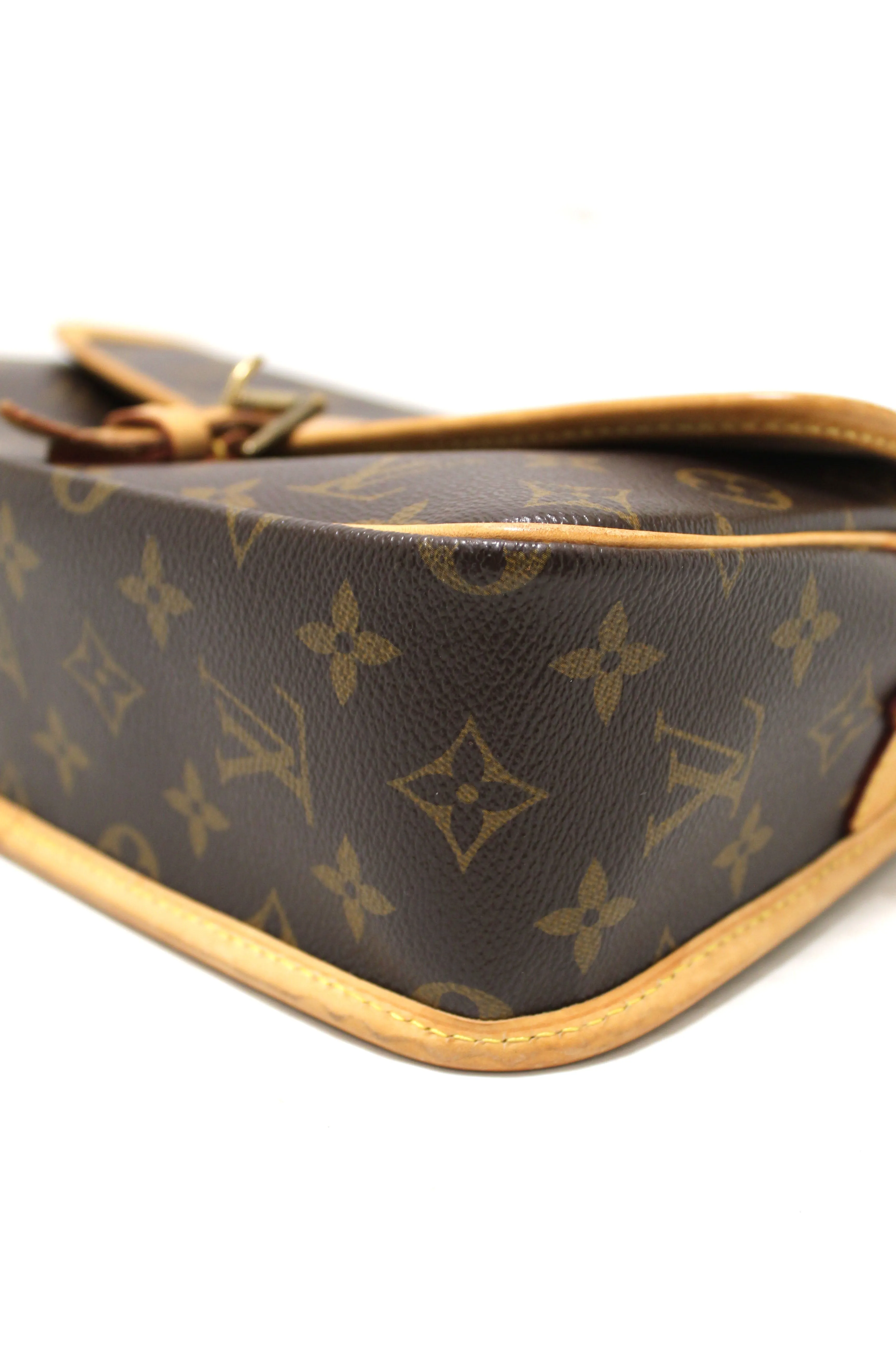 Authentic Louis Vuitton Classic Monogram Sologne Messenger Bag