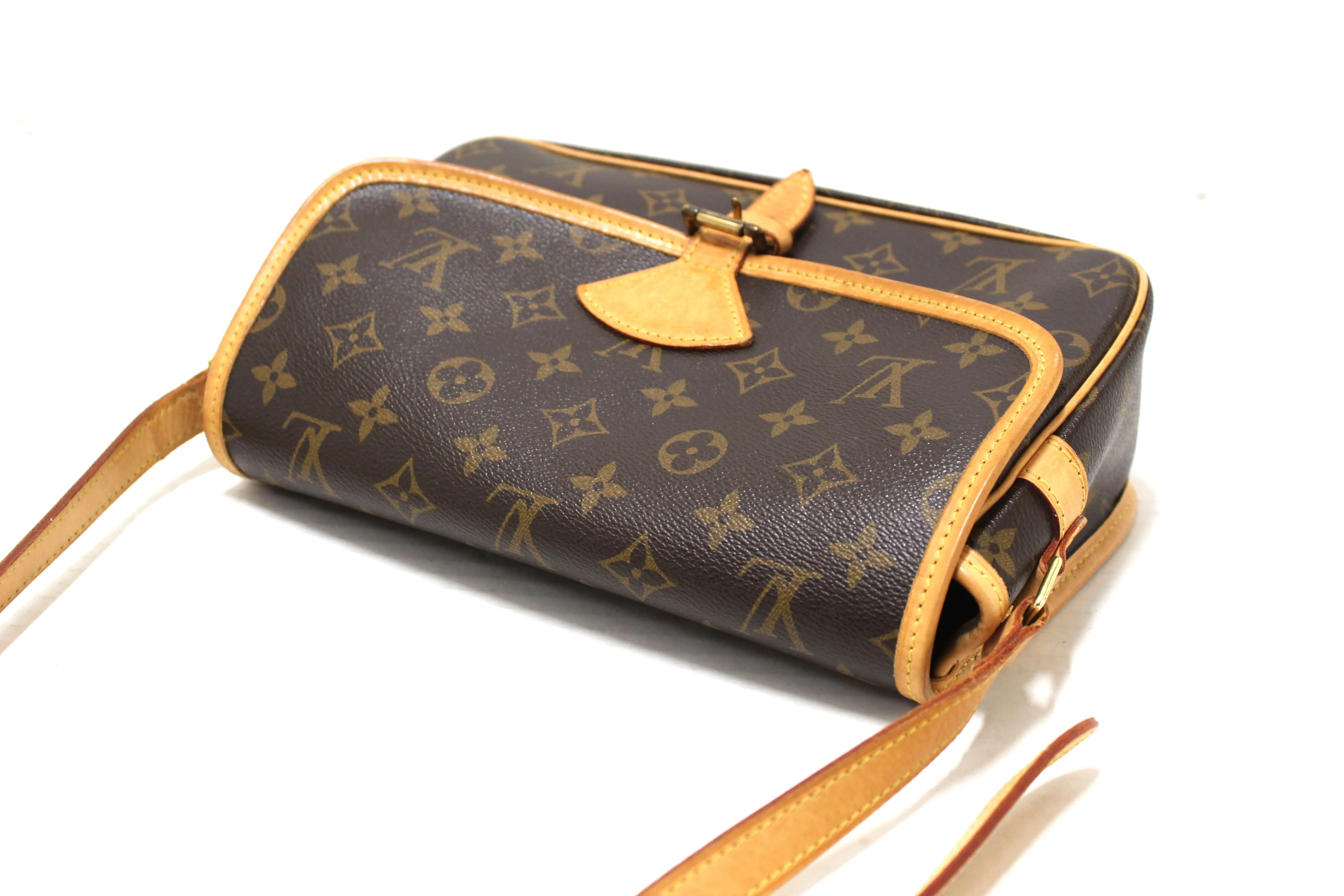 Authentic Louis Vuitton Classic Monogram Sologne Messenger Bag