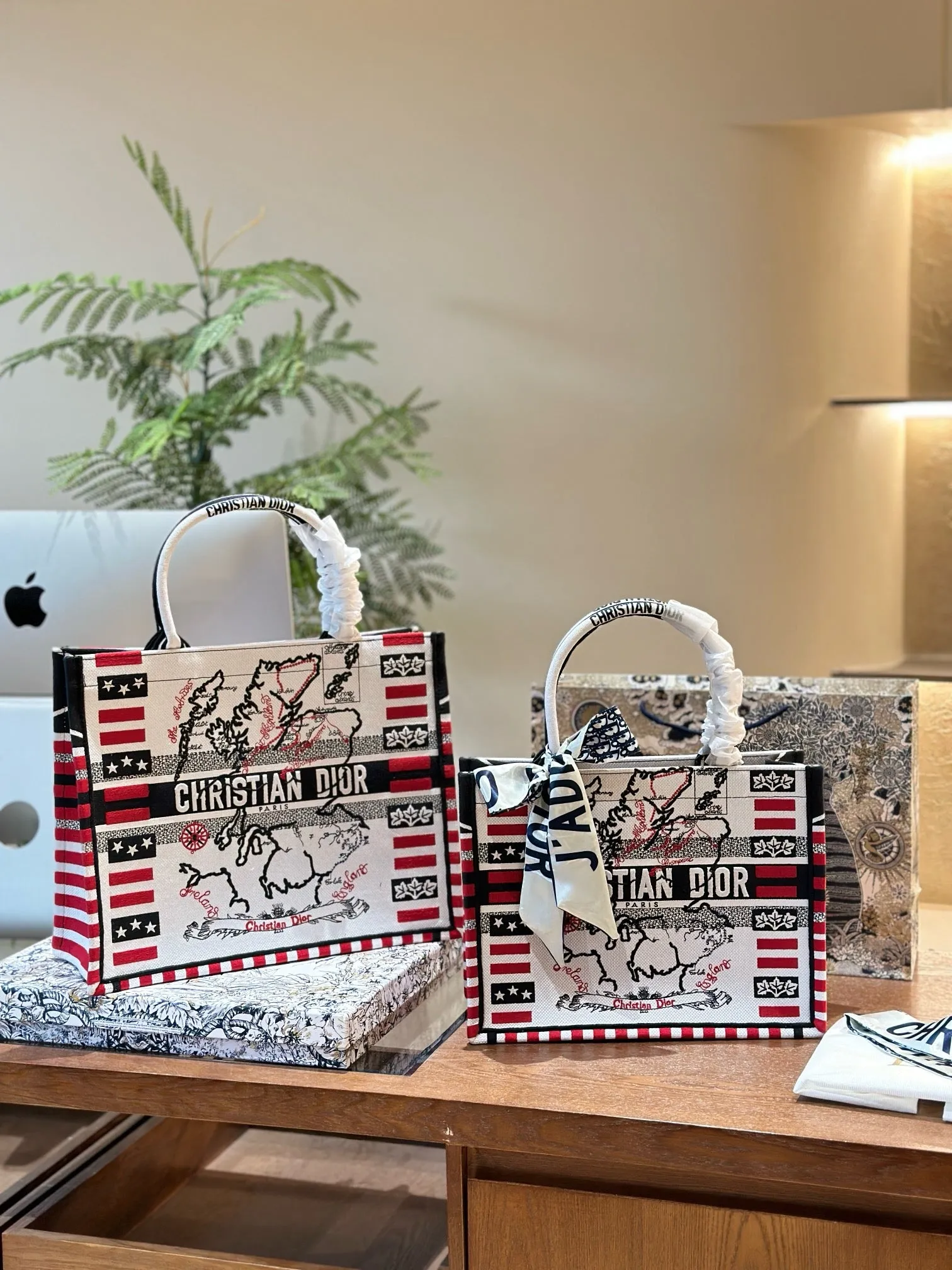 DR473 Book Tote Medium/Large
