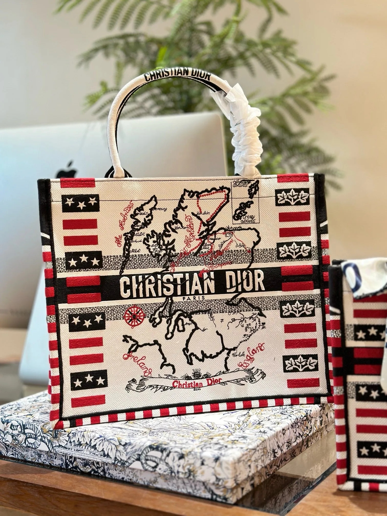 DR473 Book Tote Medium/Large