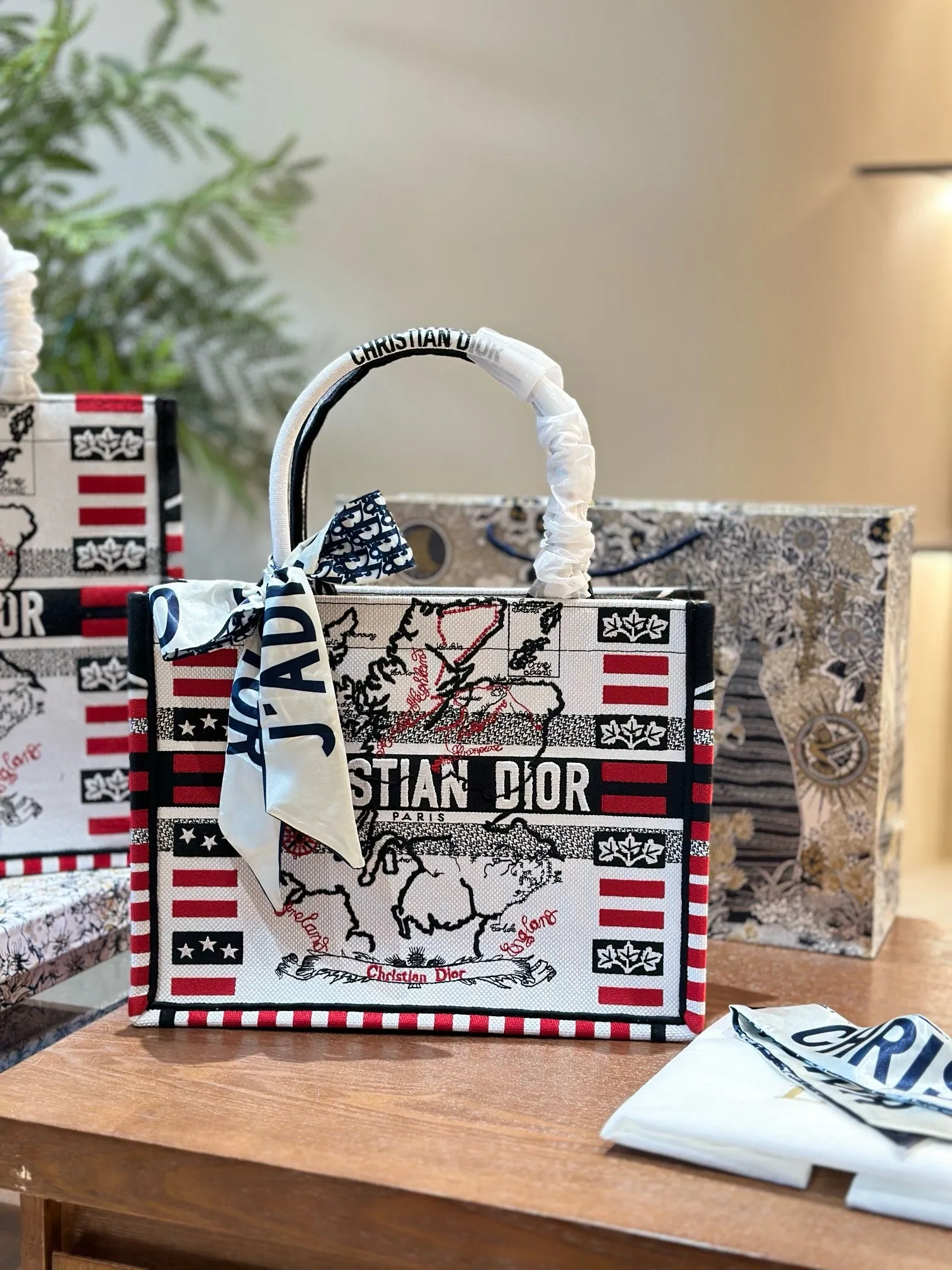 DR473 Book Tote Medium/Large
