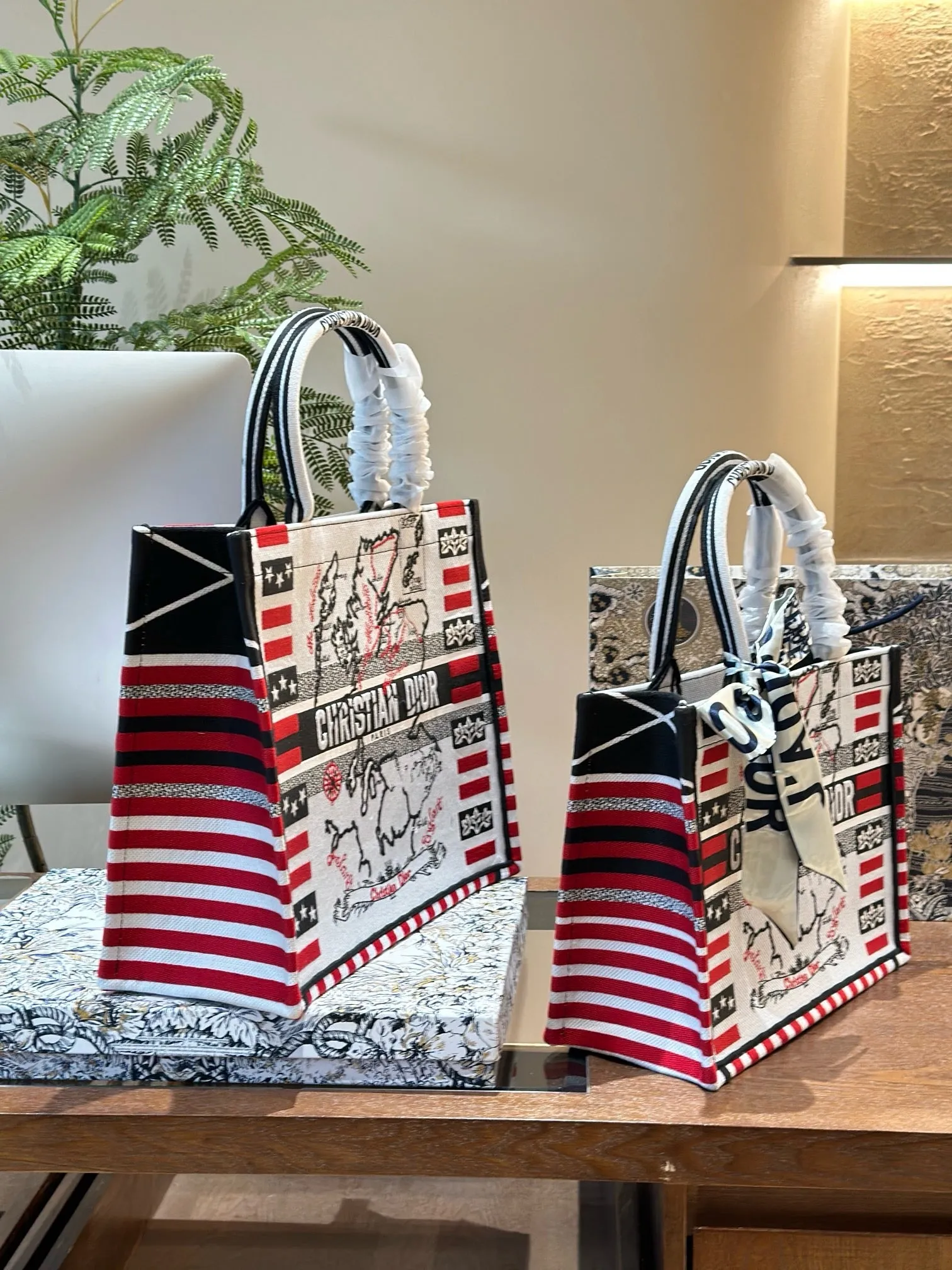 DR473 Book Tote Medium/Large