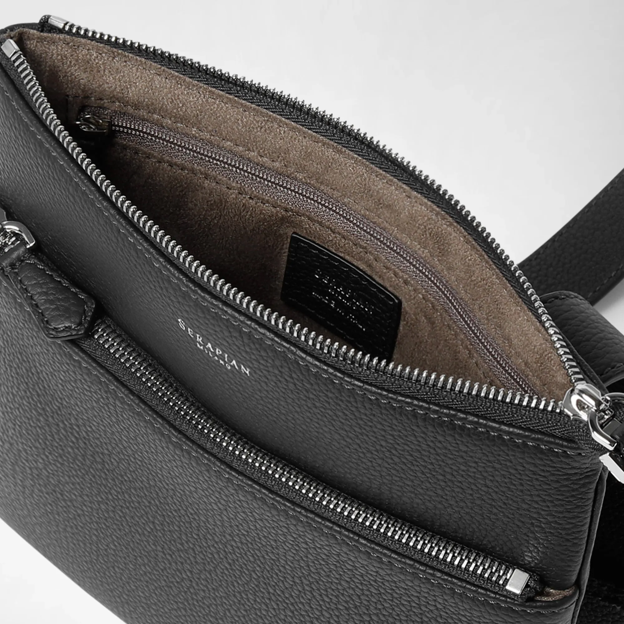 FLAT MESSENGER IN CACHEMIRE LEATHER