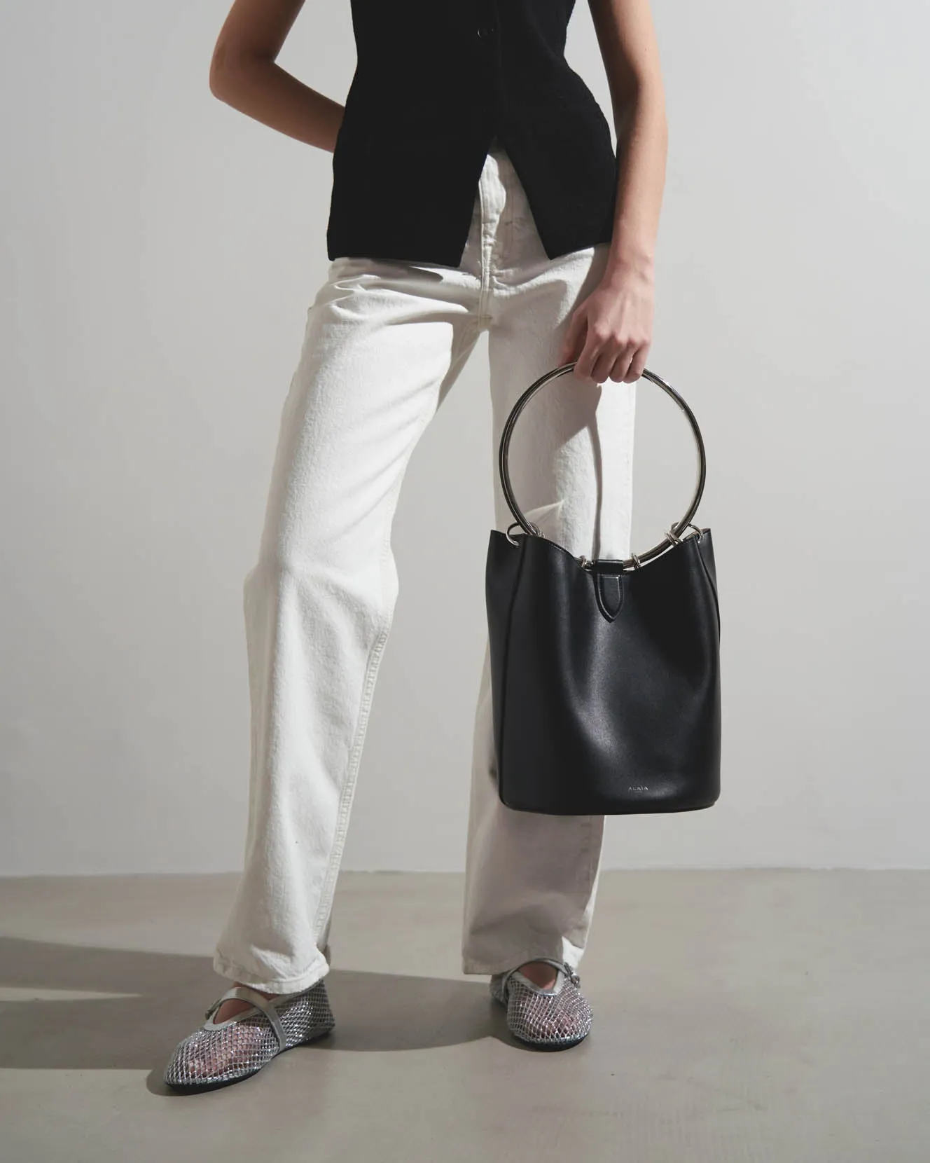 Ring black leather bucket bag