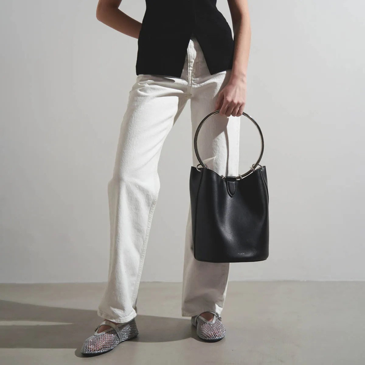 Ring black leather bucket bag